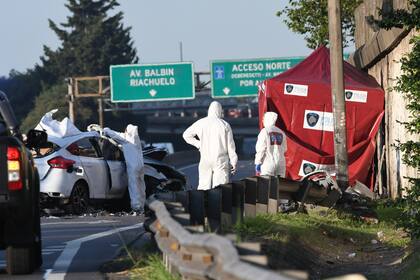 Una persona murió al chocar el auto que conducía en la avenida General Paz a la altura de la calle Superí en la mano hacia el Riachuelo