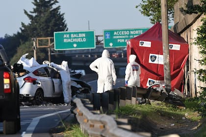 Una persona murió el viernes al chocar el auto que conducía en la avenida General Paz; la víctima no usaba el cinturón de seguridad