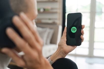 “Una persona promedio con buen gusto y paciencia puede llegar sorprendentemente lejos con estas herramientas”, asegura Jamian Gerard, profesional creativo especializado en IA que se dedica a crear contenido con esta tecnología