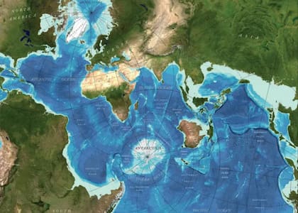 Una perspectiva global con el agua en el centro, la tierra a los lados