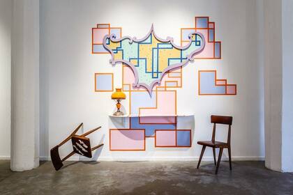 En el centro, la obra de Gumier Maier que Marcos López integró en su instalacion para la muestra del museo Macro