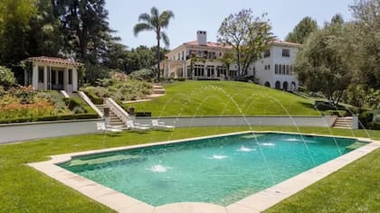 Una pileta con la espectacularidad propia de las casas de Hollywood