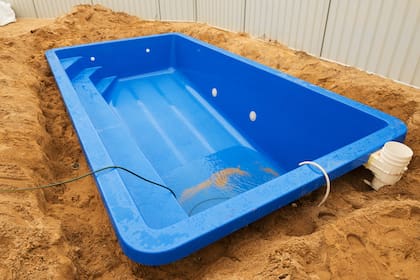 Una pileta correctamente colocada evita movimientos, asentamientos irregulares y presiones laterales