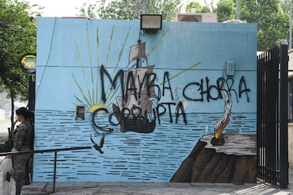 Una pintada contra Mayra Mendoza tras el conflicto con los "Trapitos"