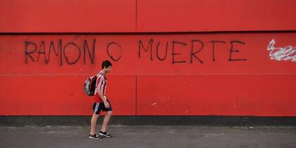Una pintada en el estadio Monumental