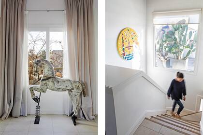 Una pintura que hizo Romina para una de sus hijas se destaca en la escalera. Atento en la ventana, un caballo que fue parte de una calesita del 1900.