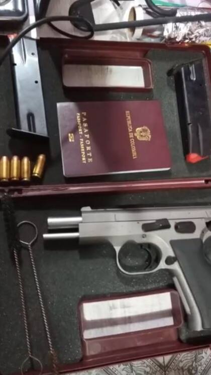 Una pistola Tanfloglio calibre 40 milímetros, dos cargadores y cuatro cartuchos intactos del mismo calibre fueron secuestrados