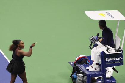 Una pizca de polémica: Serena Williams desató su furia contra el árbitro Carlos Ramos durante la final que perdió contra Naomi Osaka en el US Open 2018