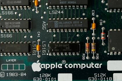 Una placa de la Macintosh, una computadora que fue fabricada durante 8 años en Estados Unidos