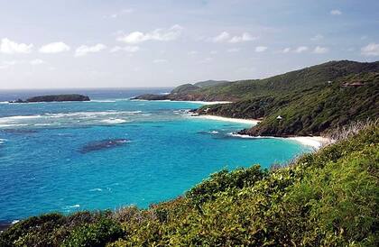 Una playa de mar turquesa, en San Vicente y las Granadinas