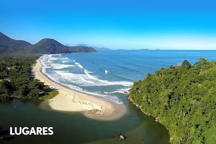 La playa de nombre difícil, paraíso del surf, que se volvió el refugio elegido por los argentinos