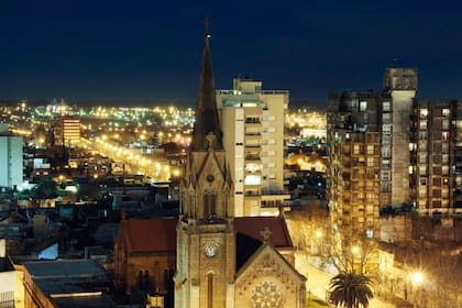 Una postal clásica de Pergamino, con la Iglesia de La Merced