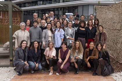 Una postal con todos los participantes de Experiencia Living 2025