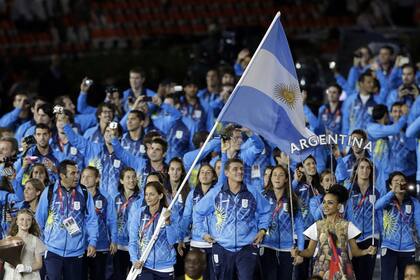 Una postal de la ceremonia en Londres con la bandera argentina