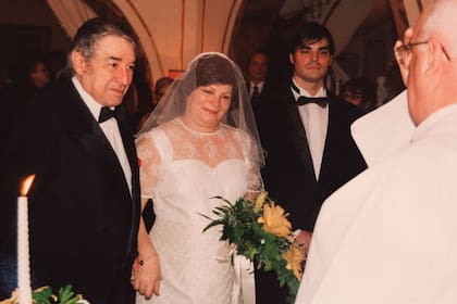 Una postal de su casamiento con el Gitano