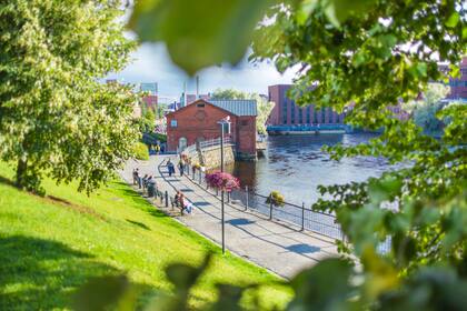 Una postal de Tampere, una ciudad activa y dinámica, con tres universidades, centros de formación profesional y una amplia tradición literaria y teatral.