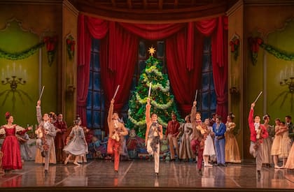 Una postal del ballet El Cascanueces en el Teatro Colón