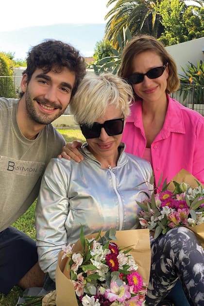 Una postal del Día de la Madre junto a su mamá, Daniela Cardone, y su hermana Brenda Gandini.