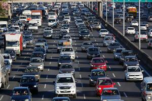 Una postal del éxodo turístico de Semana Santa da cuenta de la cantidad de autos que transitan las rutas argentinas
