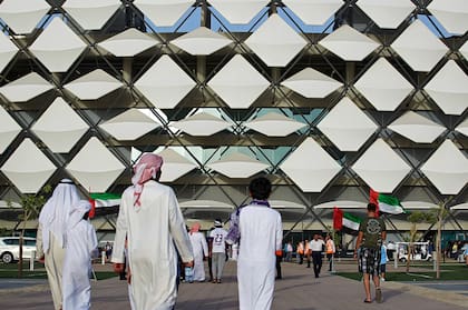 Una postal del exterior del Estadio de Al Ain