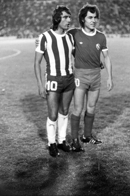 Una postal del fútbol: Valencia y Bochini, final del Nacional 1977, partido de ida, en Avellaneda