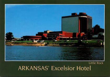 Una postal del Hotel Excelsior, en Little Rock, Arkansas, el lugar donde Paula Jones , según su denuncia, fue acosada por Bill Clinton