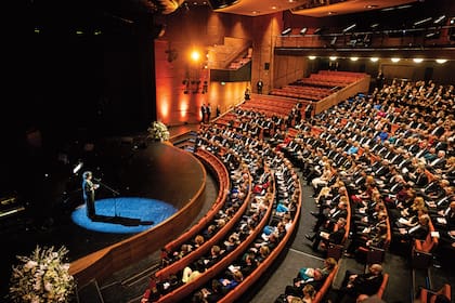 Una postal del National Theater, en Bratislava, Eslovaquia, donde los reyes de los Países Bajos, organizaron un concierto de gala en honor a la presidenta Zuzana Caputová y a su marido, Jura Rizman.
