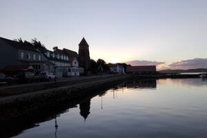 Una postal del paisaje de Puerto Argentino tomada por el autor de "Una semana en Malvinas"