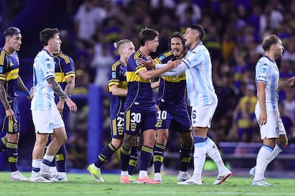 Una postal del último duelo con Racing, un partido en el que se luchó más de lo que se jugó