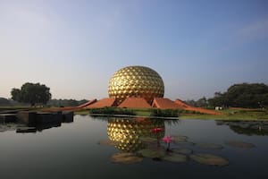 Hay una ciudad en el mundo en la que viven más de 3000 personas que no manejan plata