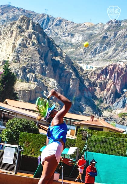 Una postal en lo más alto: así se juega al tenis en La Paz