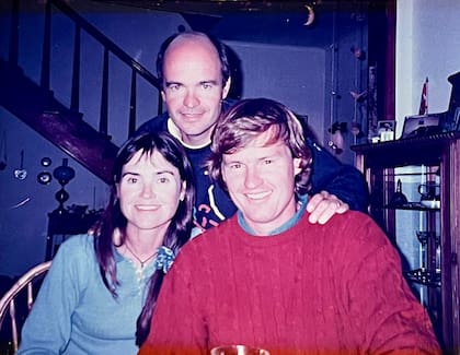 Una postal familiar, los hermanos Gattiker: Nora, Charlie y Alejandro