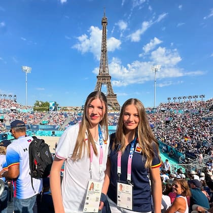Una postal memorable. Con Leonor en España y Sofía estudiando en Gales, los Juegos Olímpicos en París fueron una buena oportunidad para que las hermanas pasaran tiempo juntas