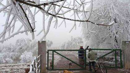Una postal que dejó la primera nevada en Tafí del Valle