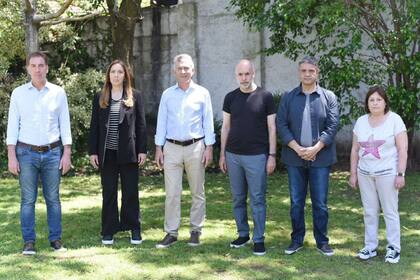 Una postal que sufrió con los años: Diego Santilli, María Eugenia Vidal, Horacio Rodríguez Larreta, Jorge Macri y Graciela Ocaña se mostraron junto a Mauricio Macri