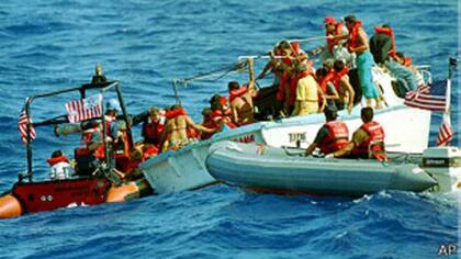 Una postal típica, los balseros exiliados de Cuba