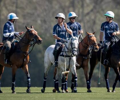 Una práctica de La Natividad-La Ensenada, con camisetas del club de los Cambiaso, no las definitivas del 'dream team' de la temporada.