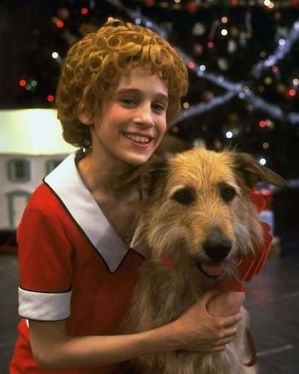 Una preadolescente Sarah Jessica Parker como Annie, mucho antes de que la neoyorquina protagonista de Sex And The City, Carrie Bradshaw, estuviera en la mira para ella