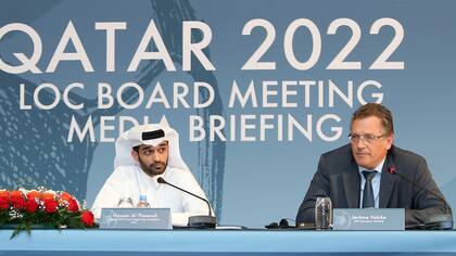 Una presentación del Mundial 2022 en febrero de 2015: Hassan al-Thawadi, líder de la candidatura de Qatar, y Jerome Valcke, por entonces secretario general de la FIFA