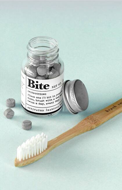Una productora americana creó Bite, las primera pasta de dientes en pastillas. 