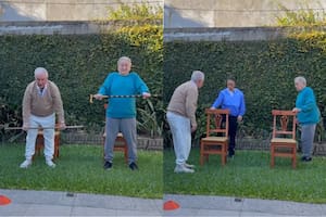 Mostró la rutina de entrenamiento que armó para sus abuelos y se volvió viral