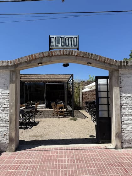 Una propuesta donde la parrilla y los sabores clásicos toman protagonismo