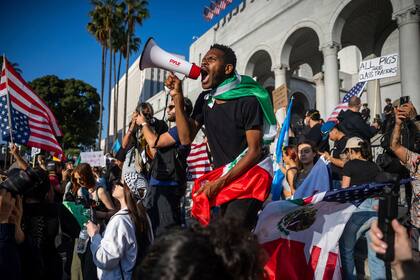 Una protesta contra las redadas del ICE en California
