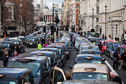 Una protesta de taxistas en Londres