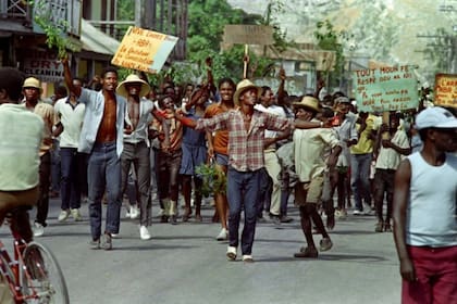 Una protesta popular contra Baby Doc Duvalier pocos días antes de su derrocamiento, en febrero de 1986