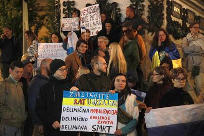 Una protestas de rusos que escaparon a Serbia