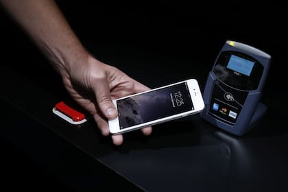 Una prueba del nuevo iPhone con el sistema de pagos Apple Pay