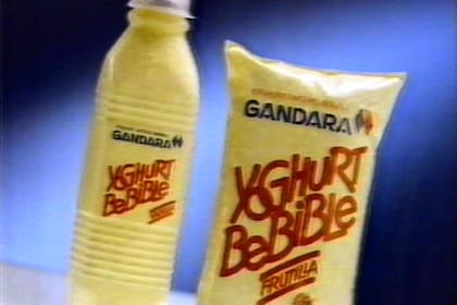 Un monasterio abandonado y las ruinas de una fábrica láctea: Gándara, un pueblo casi fantasma a una hora de Buenos Aires 28 Una publicidad con los productos de Gándara.