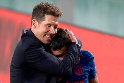 Una querible imagen entre Simeone y Correa