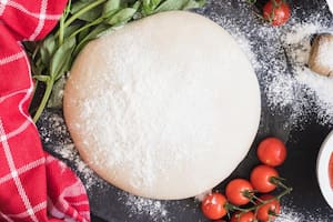 Una receta de masa básica para pizza que también sirve para hacer calzón o focaccia